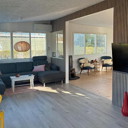 3 Bedroom Awesome In יולסמינדה